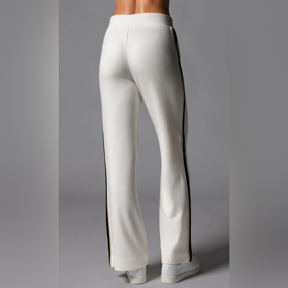 TaviLuxe Cozy Wide Leg Pant - Picture 2 of 4